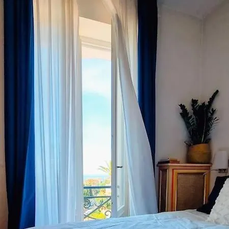 Blu In Historical Hunbury Appartement