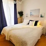 Blu In Historical Hunbury * Bordighera