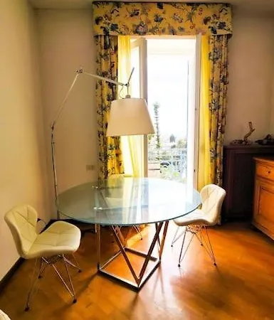 Blu In Historical Hunbury * Bordighera
