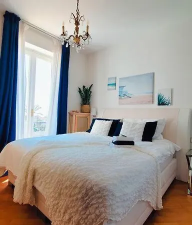 Blu In Historical Hunbury Apartment Bordighera