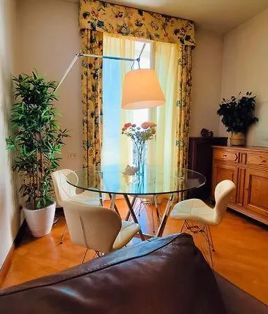 Blu In Historical Hunbury Apartment